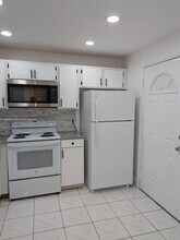 3550 NE 169th St in North Miami Beach, FL - Building Photo - Building Photo
