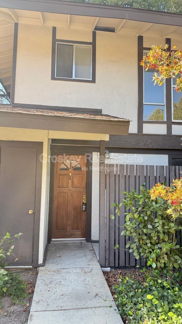 property at 5422 Roundtree Ct