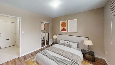 Strathroy Manor in Mississauga, ON - Building Photo - Building Photo