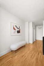 32 W 40th St in New York, NY - Building Photo - Building Photo