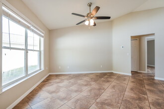 165 Burnsed Pl in Oviedo, FL - Building Photo - Building Photo
