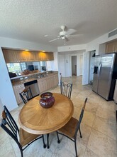 960 Starkey Rd in Largo, FL - Building Photo - Building Photo