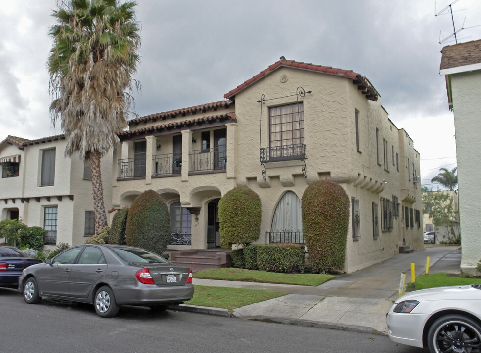 347 N Ogden Dr in Los Angeles, CA - Building Photo