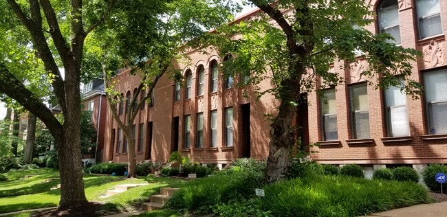4343 Laclede Ave, Unit G in St. Louis, MO - Foto de edificio - Building Photo