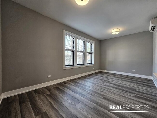 3943.5 N Janssen Ave in Chicago, IL - Building Photo - Building Photo