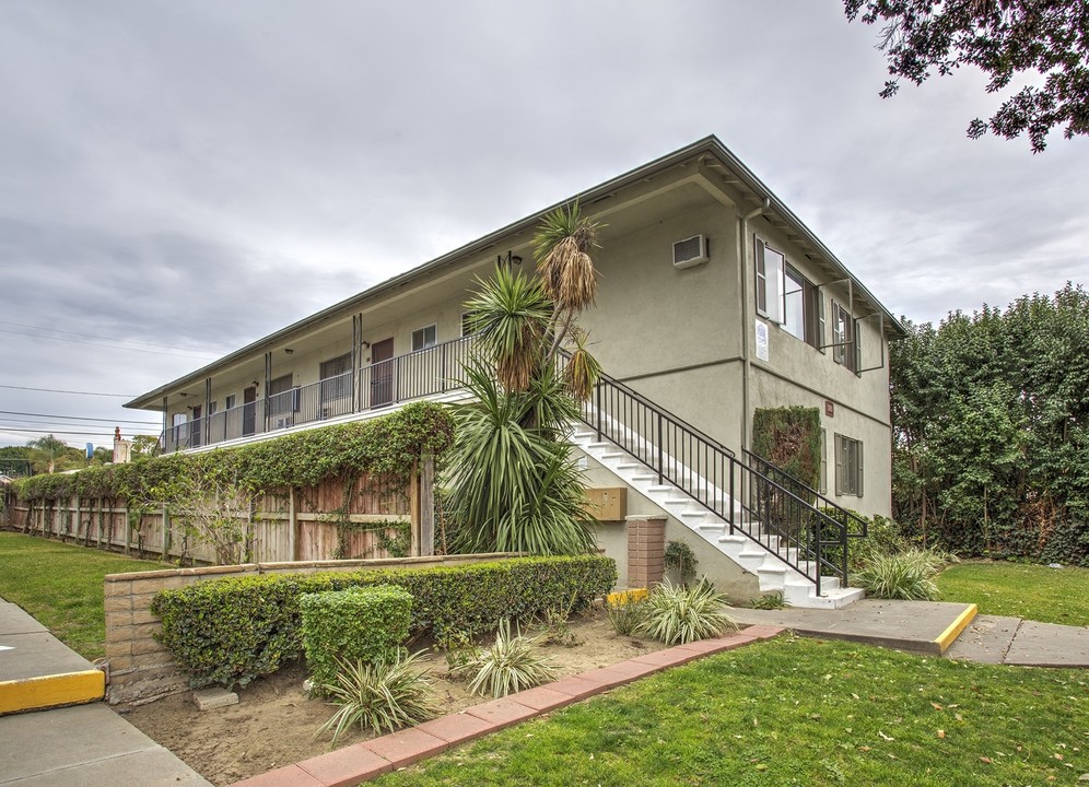 Oak Street Garden in Whittier, CA - Building Photo