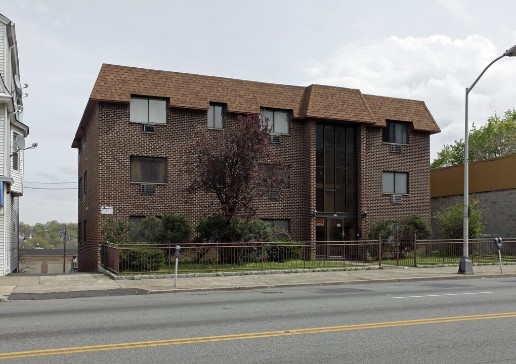 360 Washington Avenue in Belleville, NJ - Foto de edificio