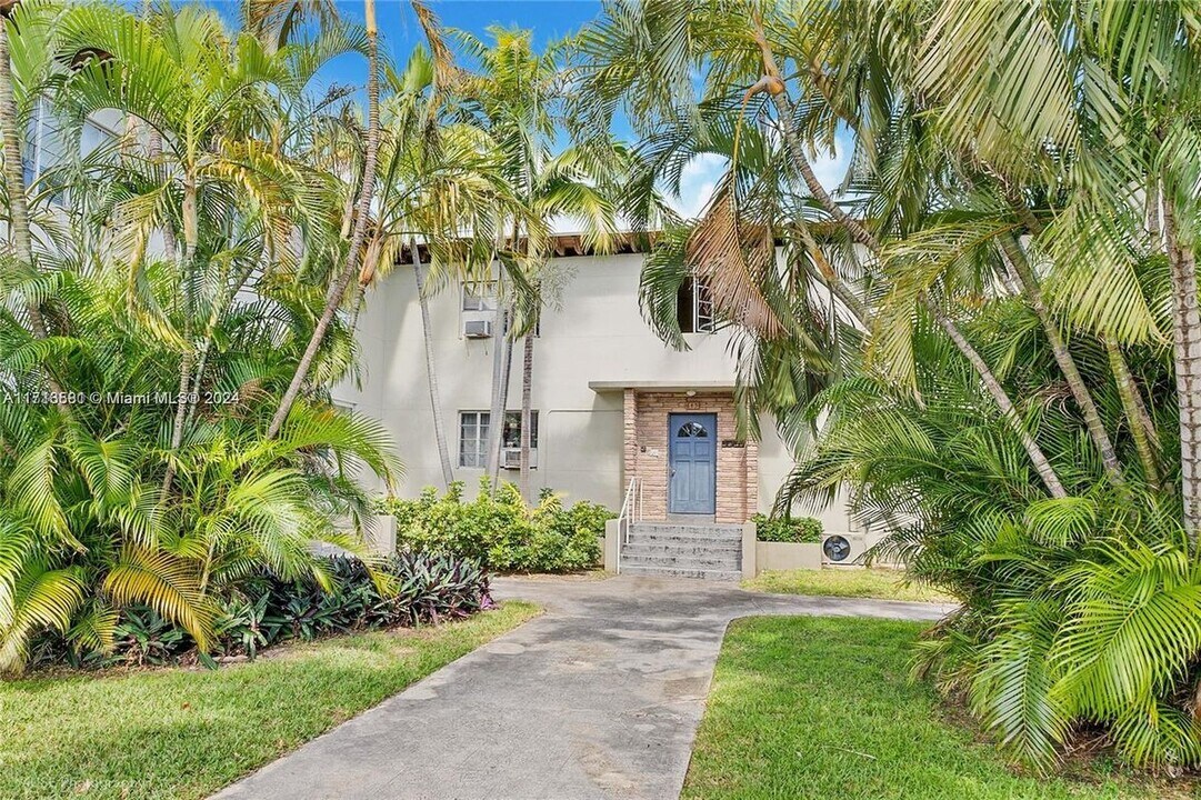 8320 Crespi Blvd in Miami Beach, FL - Building Photo
