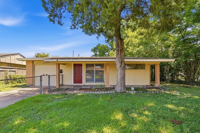 property at 10227 Glenmawr Dr