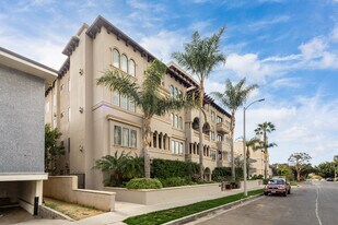 11738 Kiowa Ave in Los Angeles, CA - Building Photo