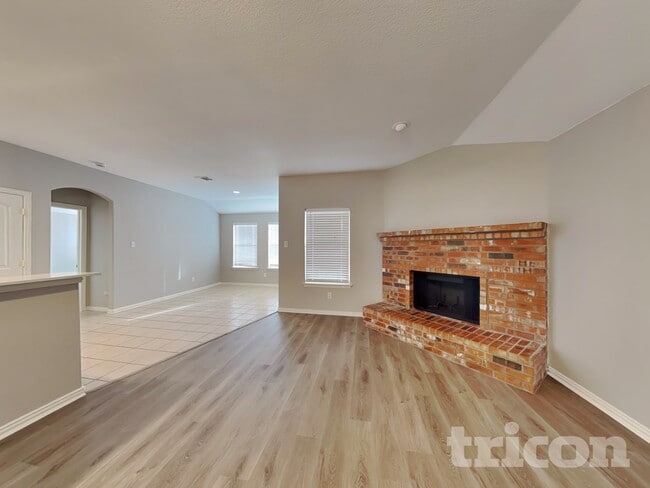 1810 Millbrook Dr in Midlothian, TX - Building Photo - Building Photo