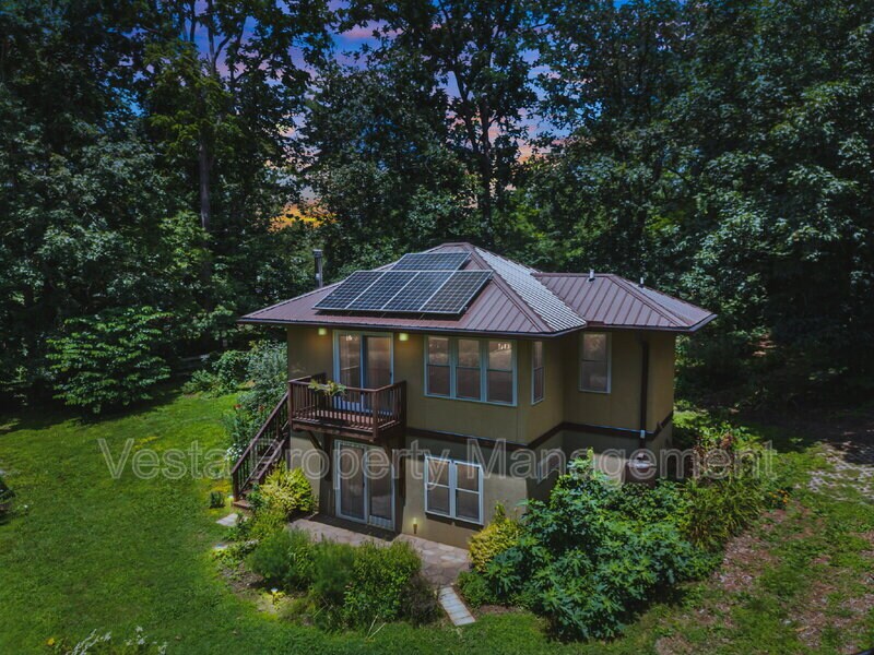 10 Wellspring Ln in Asheville, NC - Foto de edificio
