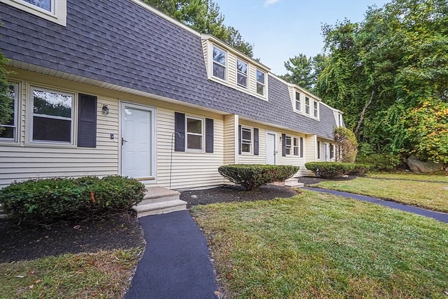 5 Debra Ln in Bellingham, MA - Foto de edificio - Building Photo