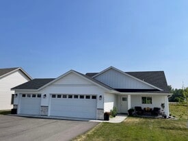 4374 32nd St S in St. Cloud, MN - Building Photo