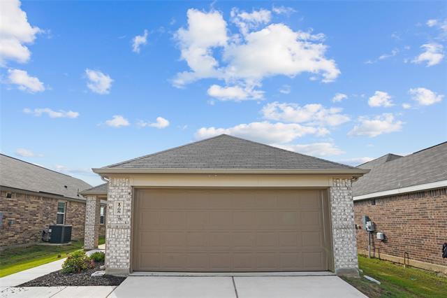 1708 Luke St in Ennis, TX - Building Photo