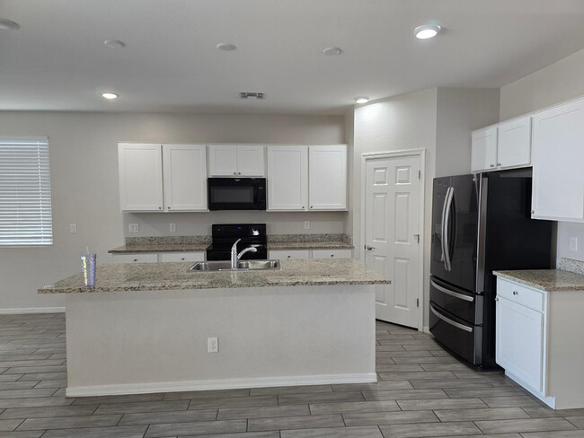 4523 S 108th Ave in Tolleson, AZ - Building Photo - Building Photo