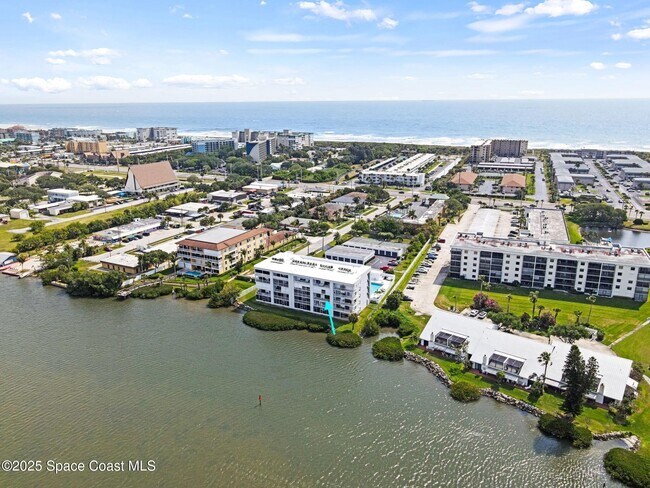 190 Seminole Ln in Cocoa Beach, FL - Building Photo - Building Photo