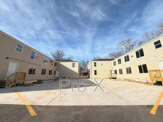 117-121 S Byers Ave in Joplin, MO - Foto de edificio - Building Photo