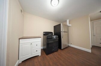 222 Howard Ave, Unit B in New Haven, CT - Foto de edificio - Building Photo