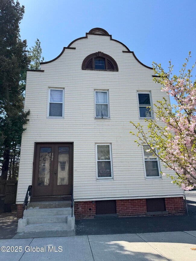 106 Hunter Ave