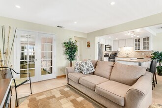 1830 N Mira Loma Way in Palm Springs, CA - Building Photo - Building Photo