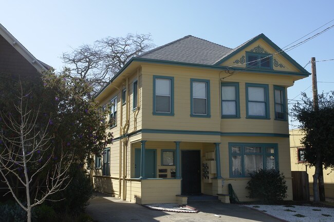 536 Pacific Ave in Alameda, CA - Foto de edificio - Building Photo
