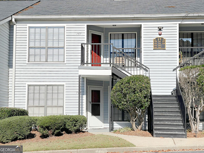 747 Windchase Ln in Stone Mountain, GA - Foto de edificio - Building Photo