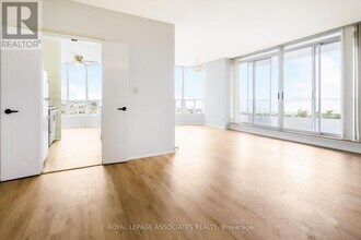 400-1400 McLevin Ave in Toronto, ON - Building Photo - Building Photo