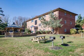 14402 Gemstone Dr in Woodbridge, VA - Building Photo - Building Photo