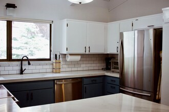 808 Canyon Blvd in Mammoth Lakes, CA - Building Photo - Building Photo