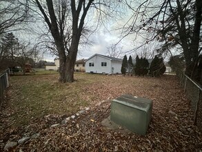 41481 Cumberland Dr in Canton Township, MI - Foto de edificio - Building Photo