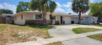 1620 Doubloon Dr in Holiday, FL - Building Photo