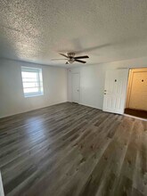 207 E 22nd St-Unit -2D in Cameron, TX - Building Photo - Building Photo