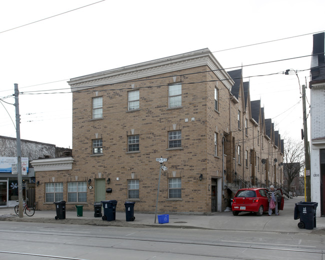 1307 Queen St E in Toronto, ON - Building Photo - Primary Photo