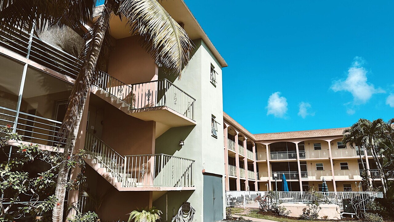 100 SE 6th Ave in Pompano Beach, FL - Building Photo