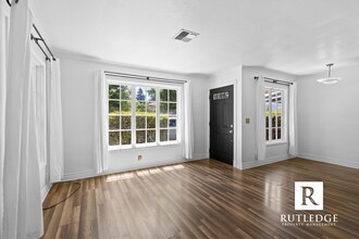 307 Monroe St in Medford, OR - Building Photo - Building Photo