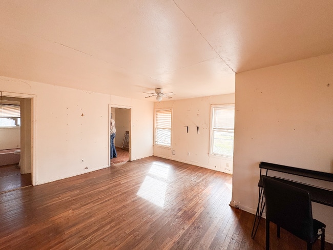 707 Martin Luther King Jr Blvd in Corsicana, TX - Foto de edificio - Building Photo