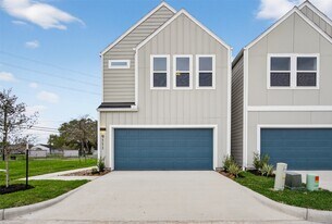 9111 Highland Northern Wy in Houston, TX - Building Photo