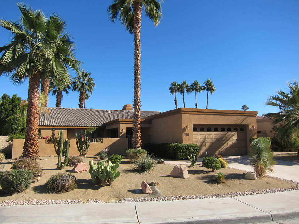 40556 Clover Ln in Palm Desert, CA - Building Photo