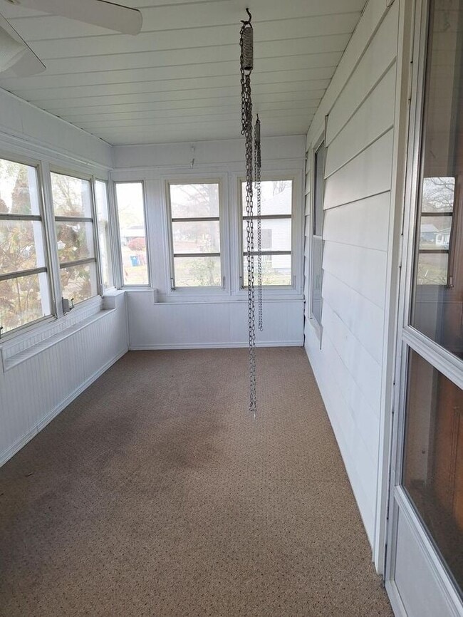 1050 Walnut St in Clinton, IN - Building Photo - Building Photo