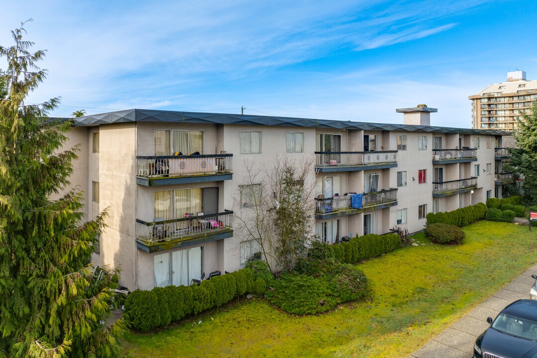 Lagranda Vista in Burnaby, BC - Building Photo