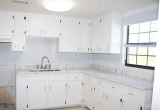 6 Tennessee Dr in Pensacola, FL - Foto de edificio - Building Photo