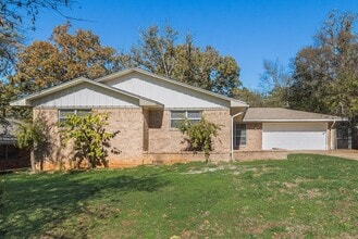 1331 Crestview Dr in Denison, TX - Building Photo - Building Photo