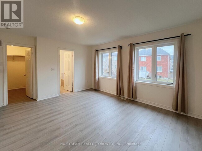 37 Kavanagh Ave in East Gwillimbury, ON - Building Photo - Building Photo