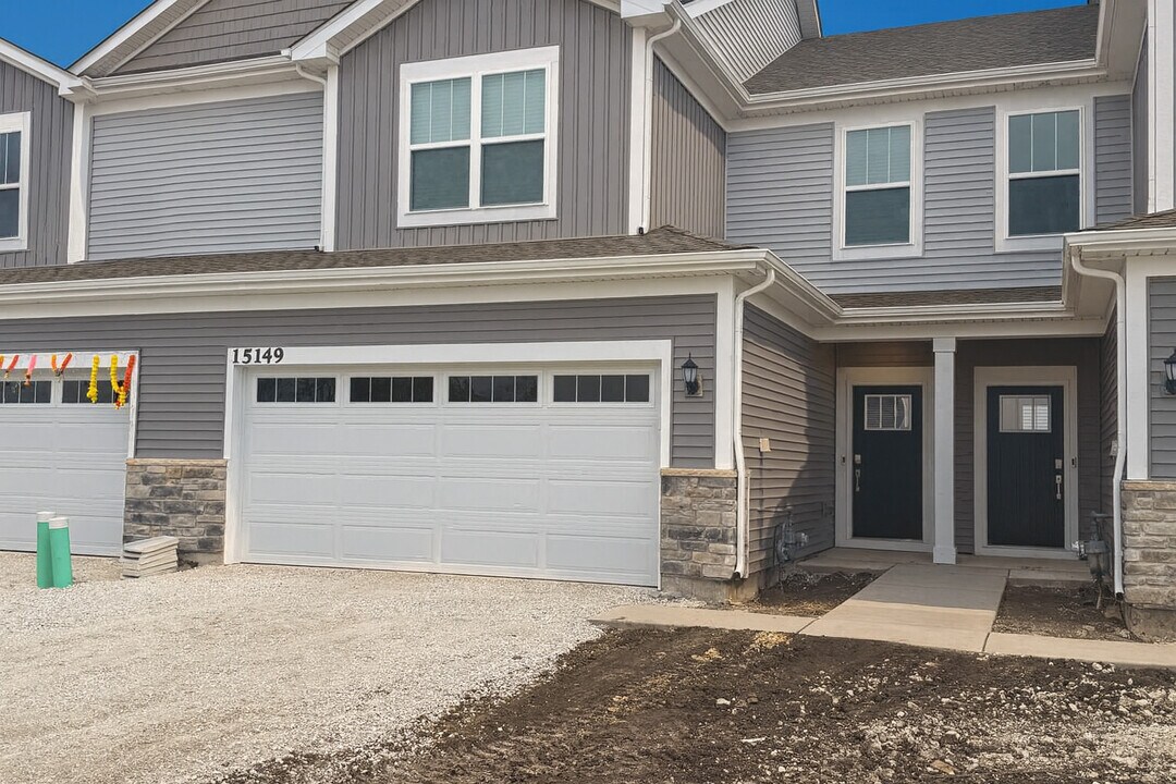 15149 S Hepworth Pl in Plainfield, IL - Building Photo