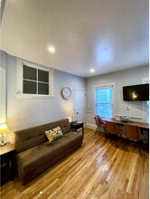 330 Western Ave, Unit 3 in Cambridge, MA - Foto de edificio - Building Photo