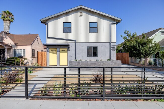 6204 Brynhurst Ave in Los Angeles, CA - Building Photo - Building Photo