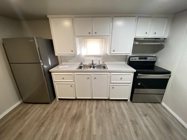 property at 1915 26th St