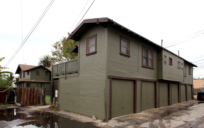 1048 E 5th St in Long Beach, CA - Building Photo - Building Photo