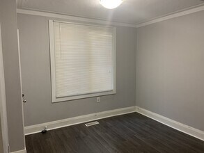 560 Bathurst St in Toronto, ON - Building Photo - Building Photo